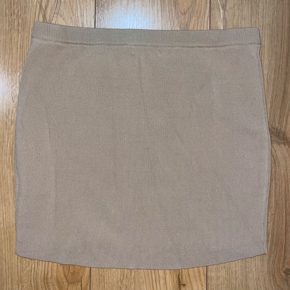House of CB - MARIELLA Taupe KNIT MINI SKIRT - Picture 10 of 10